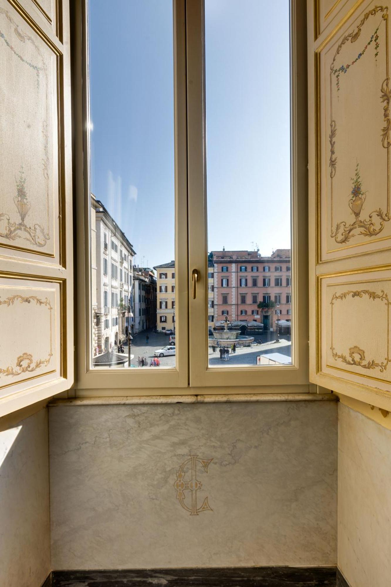 Piazza Farnese Luxury 2*